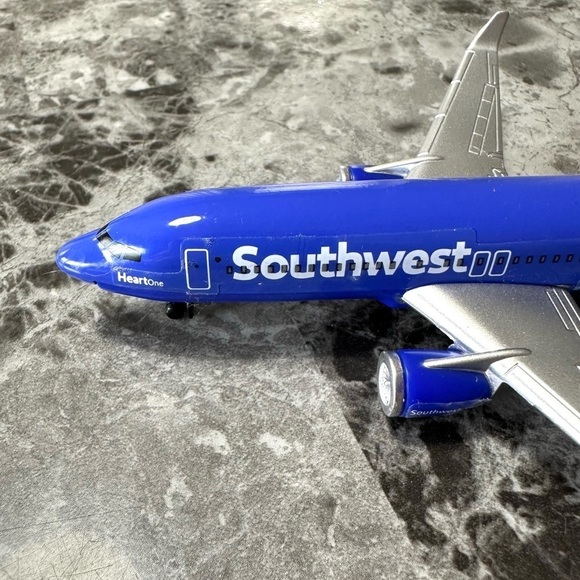 Southwest Airlines Realtoy Model Airplane N8642E Realistic Stripe Tail Diecast - Picture 2 of 11